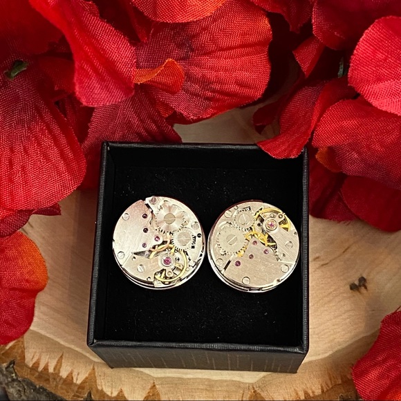 Silver Steampunk Skeleton Clock Gears Cufflinks - Picture 15 of 16